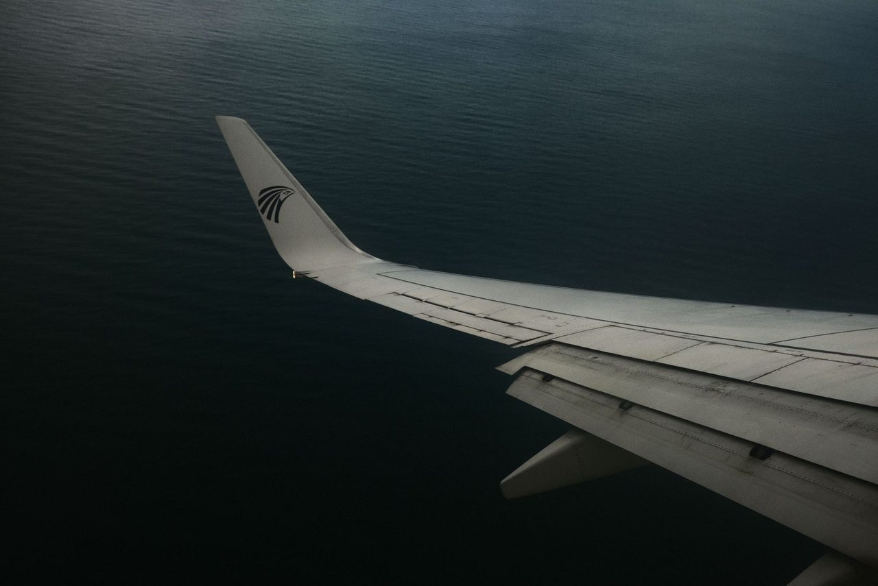 The aircraft made a sharp bank over the Pacific, reversing course. The maneuver was felt by passengers.